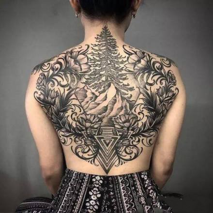 男士霸气的大满背纹身图案9张