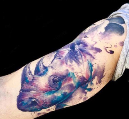 一组寓意强壮的犀牛纹身图案