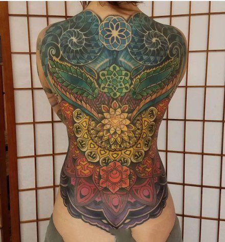 震撼的一组霸气大满背纹身作品图片