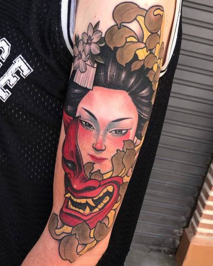 红色调new school风格的女郎纹身图片9张