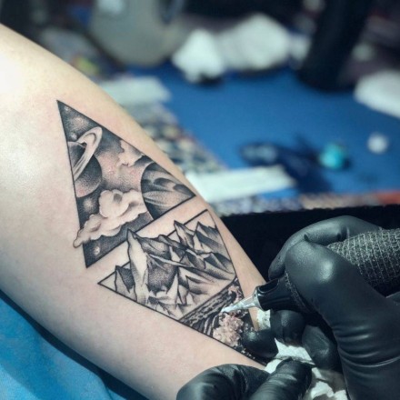 菱形搭配风景的一组几何纹身图案