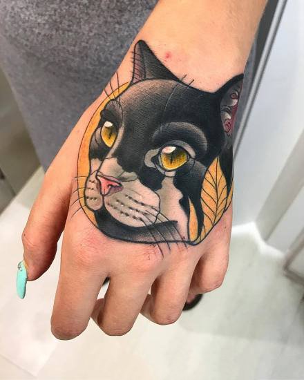 school风格的帅气手背部纹身图案