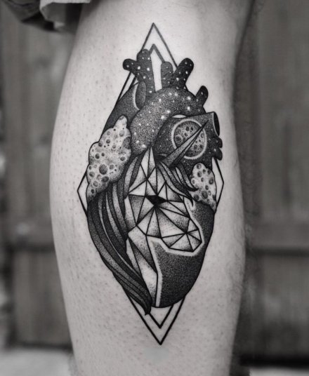 暗黑色的9张心脏纹身图案赏析