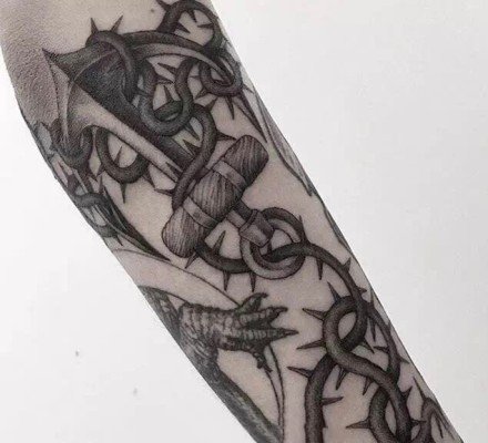 比较好看的9张船锚的纹身图片