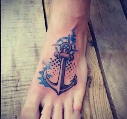 比较好看的9张船锚的纹身图片