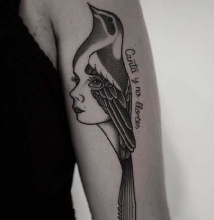 创意的鸟与人脸结合的个性纹身图案