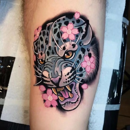 樱花和school动物头搭配的创意纹身
