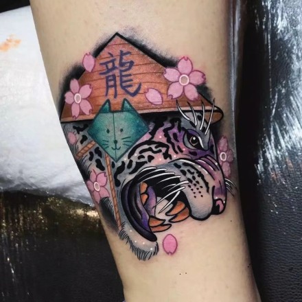 樱花和school动物头搭配的创意纹身