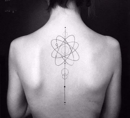 18张女性后背脊椎上的漂亮纹身图案