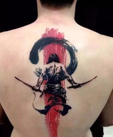 18张女性后背脊椎上的漂亮纹身图案