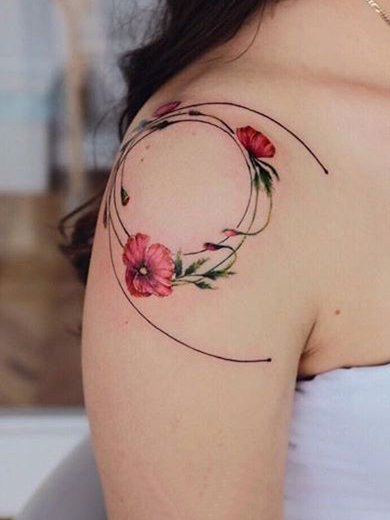 女生肩头上的性感小纹身图案