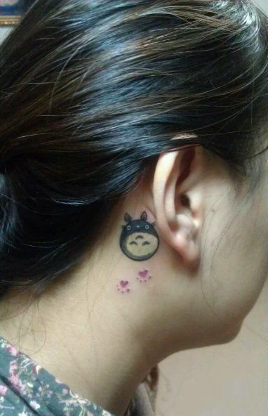 耳朵后面超简约的小纹身图片欣赏