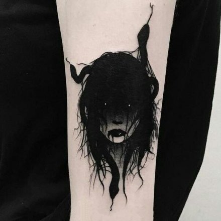 暗黑系诡异风格的黑色纹身图案18张