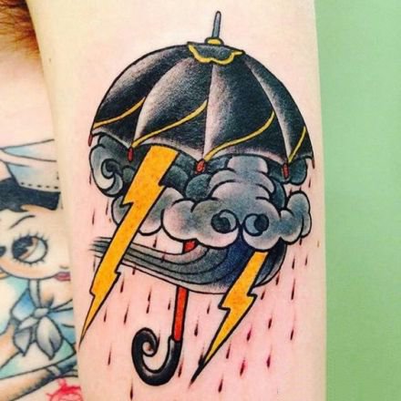 天气主题的一组雷电下雨等纹身图案