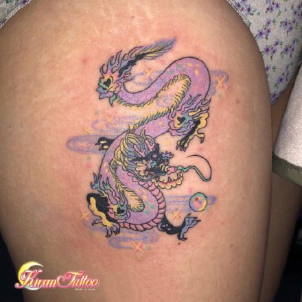 卡通风格的一组小龙纹身图案