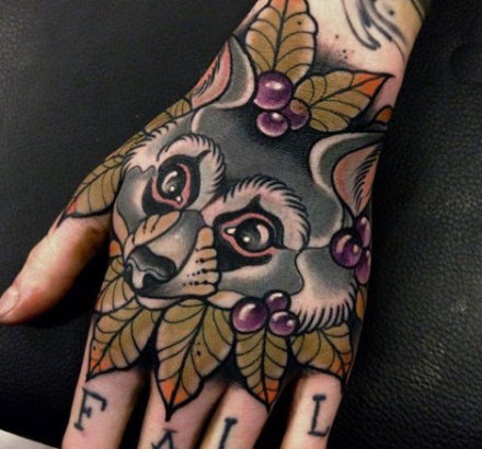 18组传统风格的大花手背纹身图案