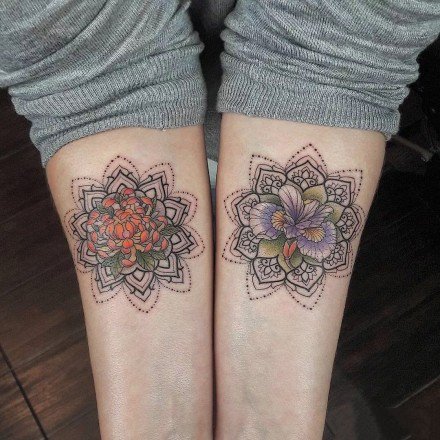 女生的黑灰色梵花性感纹身图案