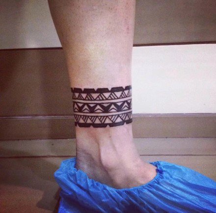 9张黑色的图腾臂环和腿环纹身图案