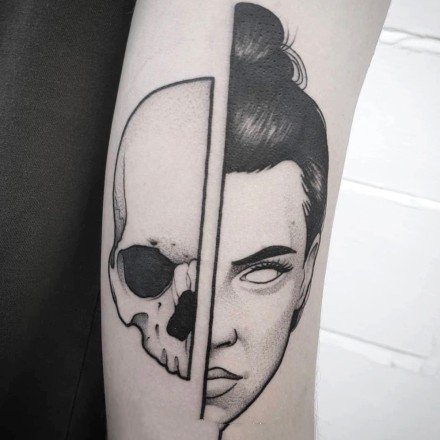 创意的半身体半骷髅风格的9张纹身图案