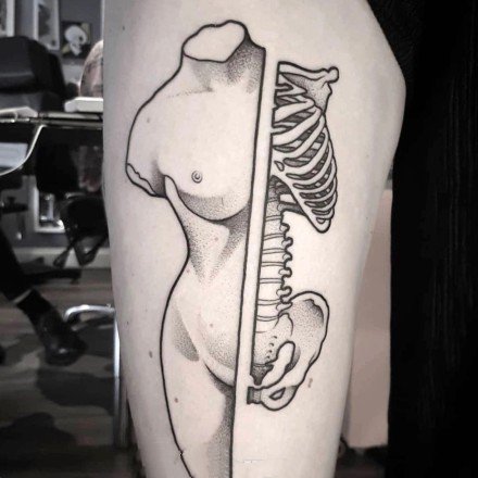 创意的半身体半骷髅风格的9张纹身图案
