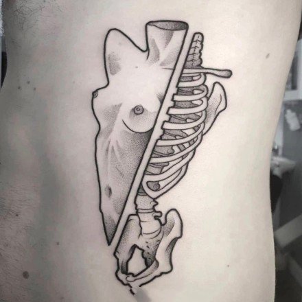 创意的半身体半骷髅风格的9张纹身图案