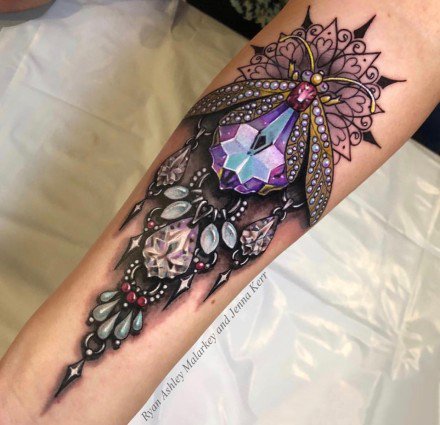 18组炫彩色的宝石钻石纹身图案