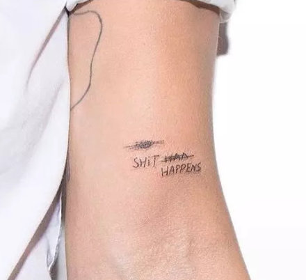 简约范的英文字母小纹身图案18张