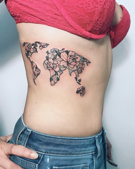 女生腰腹部的性感纹身作品