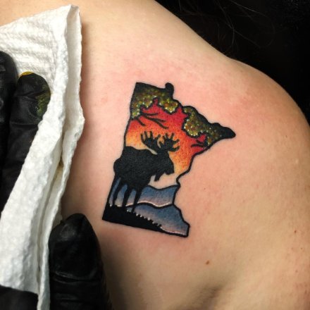 夕阳红黄色调的彩色小图纹身欣赏