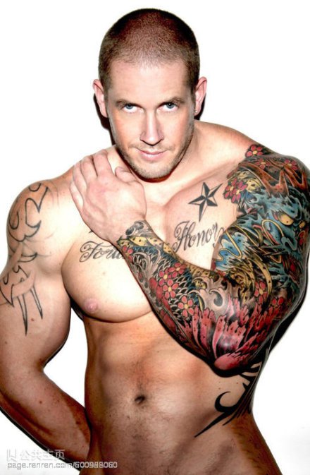 9张帅气的欧美纹身男士帅哥图片