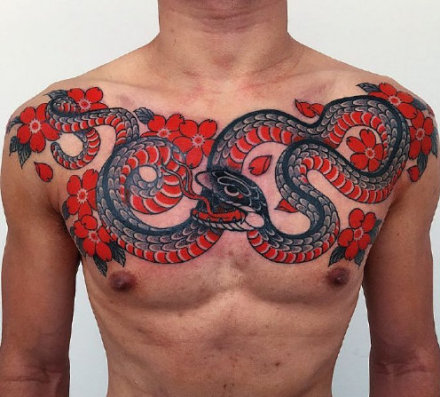 略显清新的红黑色传统风格的纹身