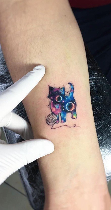 猫的轮廓+星空主题的一组纹身作品