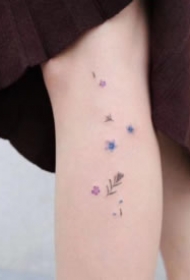 小清新的一组花瓣纹身图片欣赏缩略频道推荐图