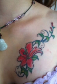 18张适合女生胸部的小清新纹身图片