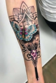 9张可爱的小蝴蝶纹身作品图片