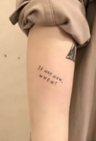 简约范的英文字母小纹身图案18张