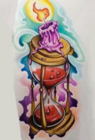 好看的9张沙漏纹身的作品和手稿图片