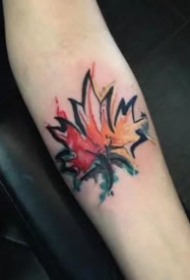 精致的一组漂亮枫叶纹身图片