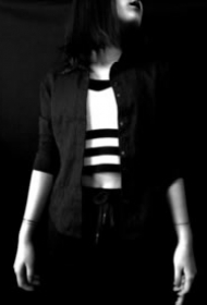 环绕手腕的超简约一条线纹身作品