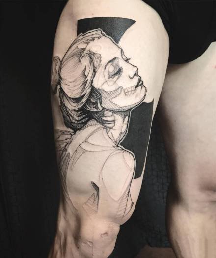 法国巴黎的浪漫裸女人像纹身图案