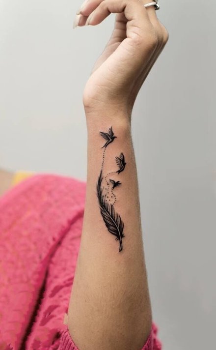 很好看的9张飘逸羽毛纹身图案欣赏