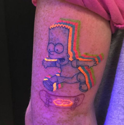 手臂上小清新的荧光纹身效果图案