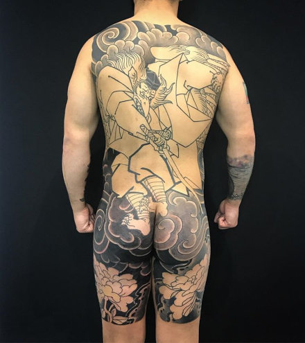 传统日式的满背通体纹身图案9张