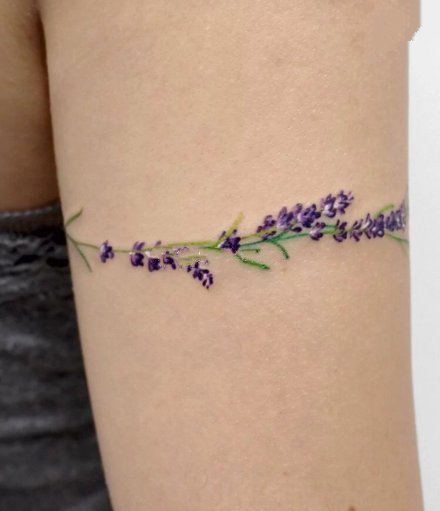 环绕手腕的小清新花环手环纹身