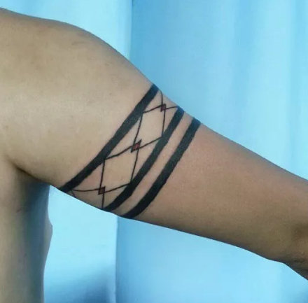 9张好看的手臂臂环纹身图案作品