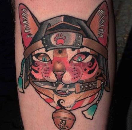 满手背上的彩色school纹身作品