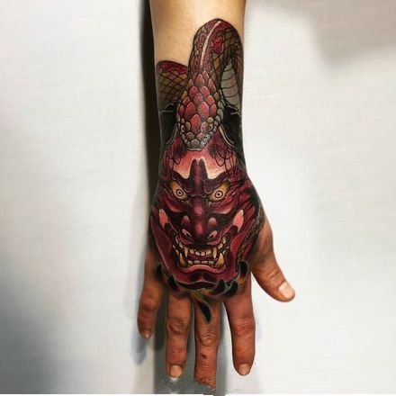 18组传统的传统满手背纹身图案