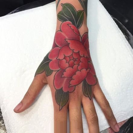 18组传统的传统满手背纹身图案