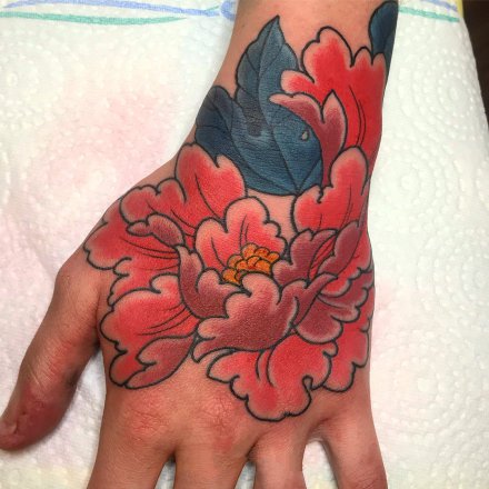 18组传统的传统满手背纹身图案