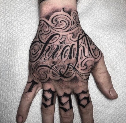 很个性的手背等花体字纹身图片